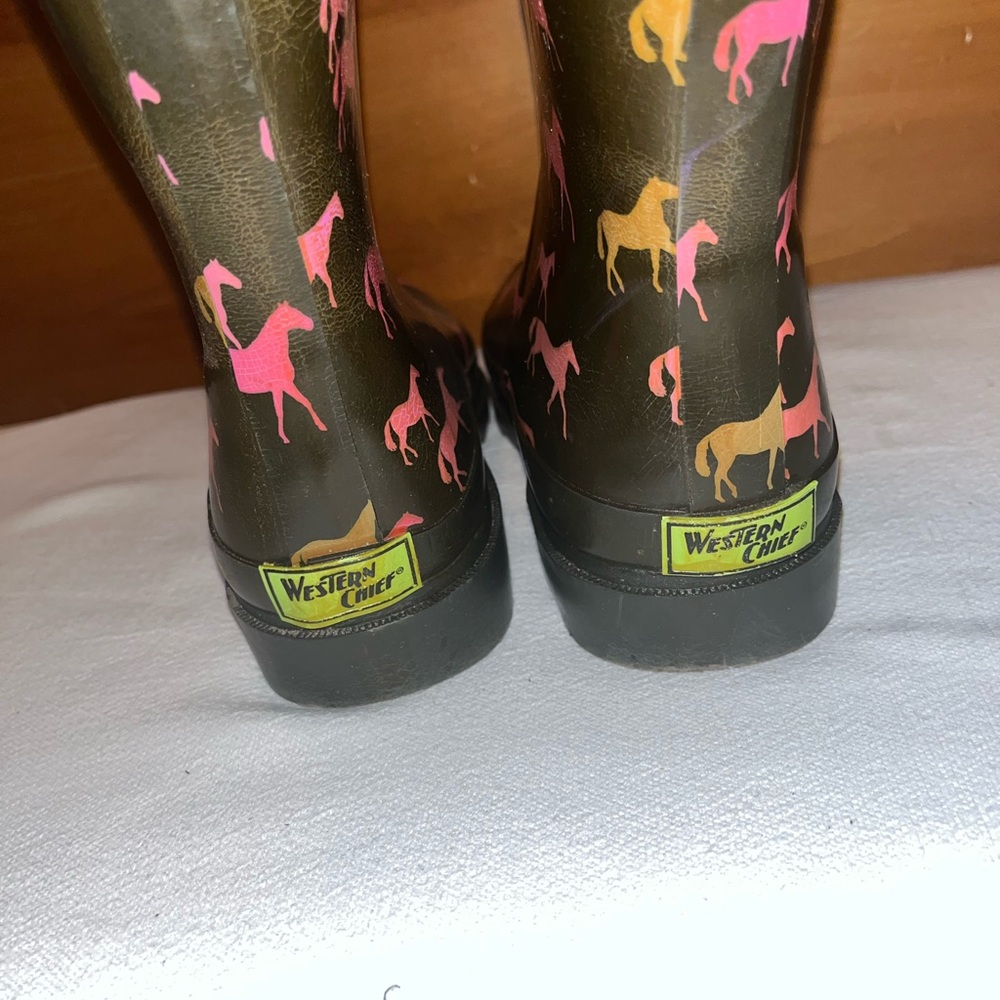 Western Chief Rubber Boots, Size 8 - Picture 7 of 9